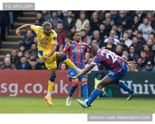 水晶宫在联赛中段稳步前进展现团队韧性与持续竞争力 水晶宫在联赛中段稳步前进展现团队韧性与持续竞争力