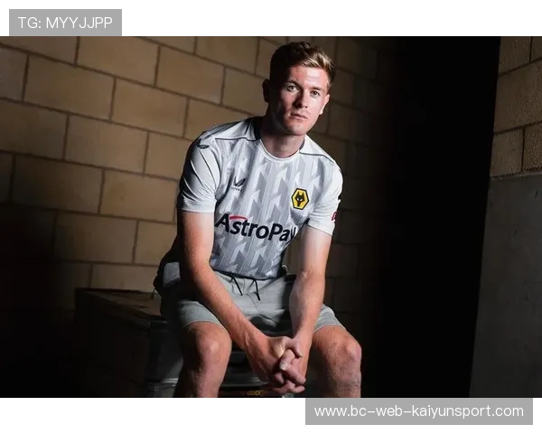 狼队在赛季关键阶段展现顽强拼搏精神激发球队无限潜能 狼队在赛季关键阶段展现顽强拼搏精神激发球队无限潜能