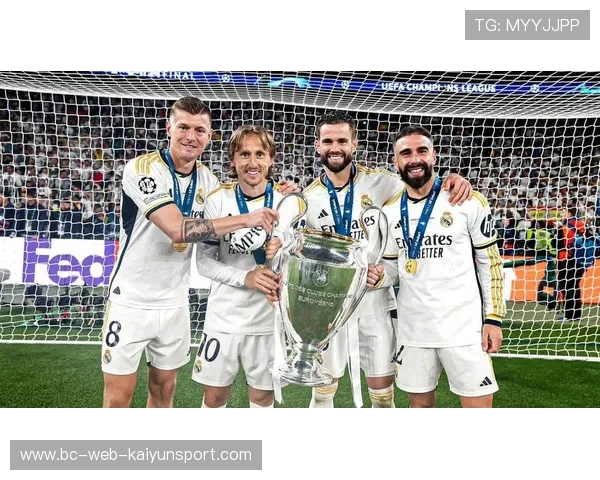 欧冠赛场外的商业活动同样吸引全球关注,欧冠比赛赛场 欧冠赛场外的商业活动同样吸引全球关注,欧冠比赛赛场