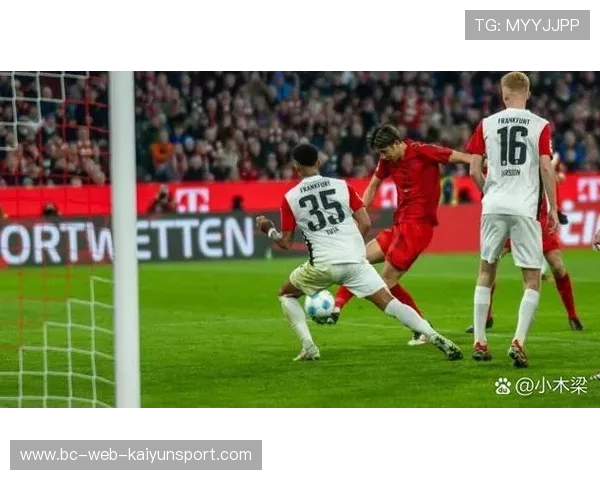 拜仁快速反击配合默契,穆勒补射绝杀对手 拜仁快速反击配合默契,穆勒补射绝杀对手